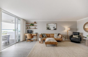 The Rivers Edge Retreat - Glistening Blue Views
